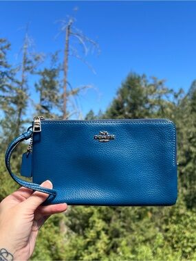 COACH Double Zip Phone Wristlet Wallet Blue Pebbled Leather with Silver Hardware